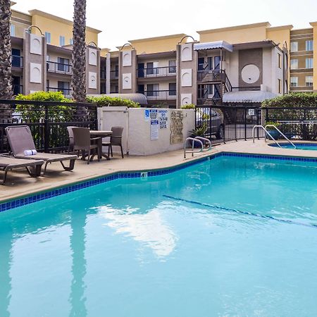 Best Western Courtesy Inn Hotel - Anaheim Resort At The Park Exterior photo