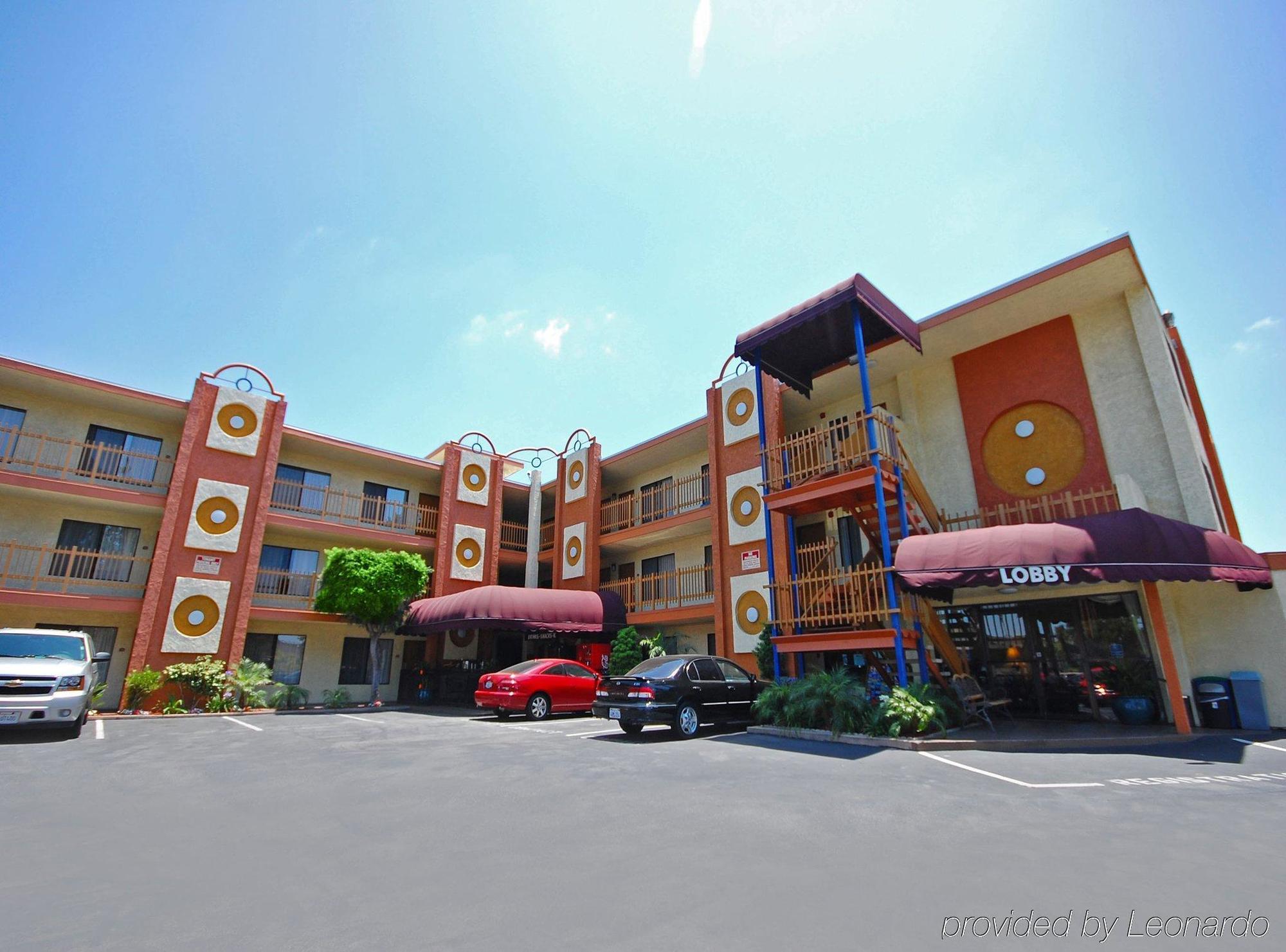 Best Western Courtesy Inn Hotel - Anaheim Resort At The Park Exterior photo