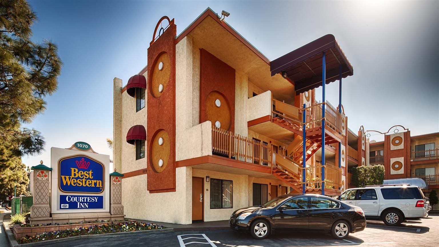 Best Western Courtesy Inn Hotel - Anaheim Resort At The Park Exterior photo